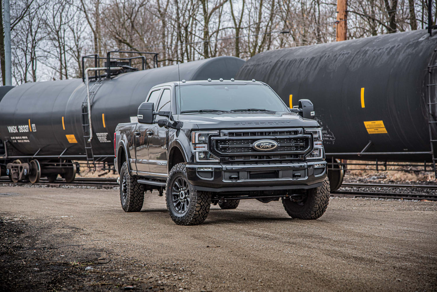 BDS 1-2 Inch Leveling Kit | Performance Spring | Ford F250/F350 Super Duty 2020 4WD with lifted stance and heavy-duty suspension components