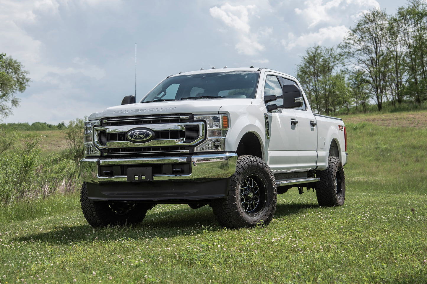 BDS 5 Inch Lift Kit w/ Radius Arm | Ford F250/F350 Super Duty (20-22) 4WD | Diesel with lifted suspension and off-road tires