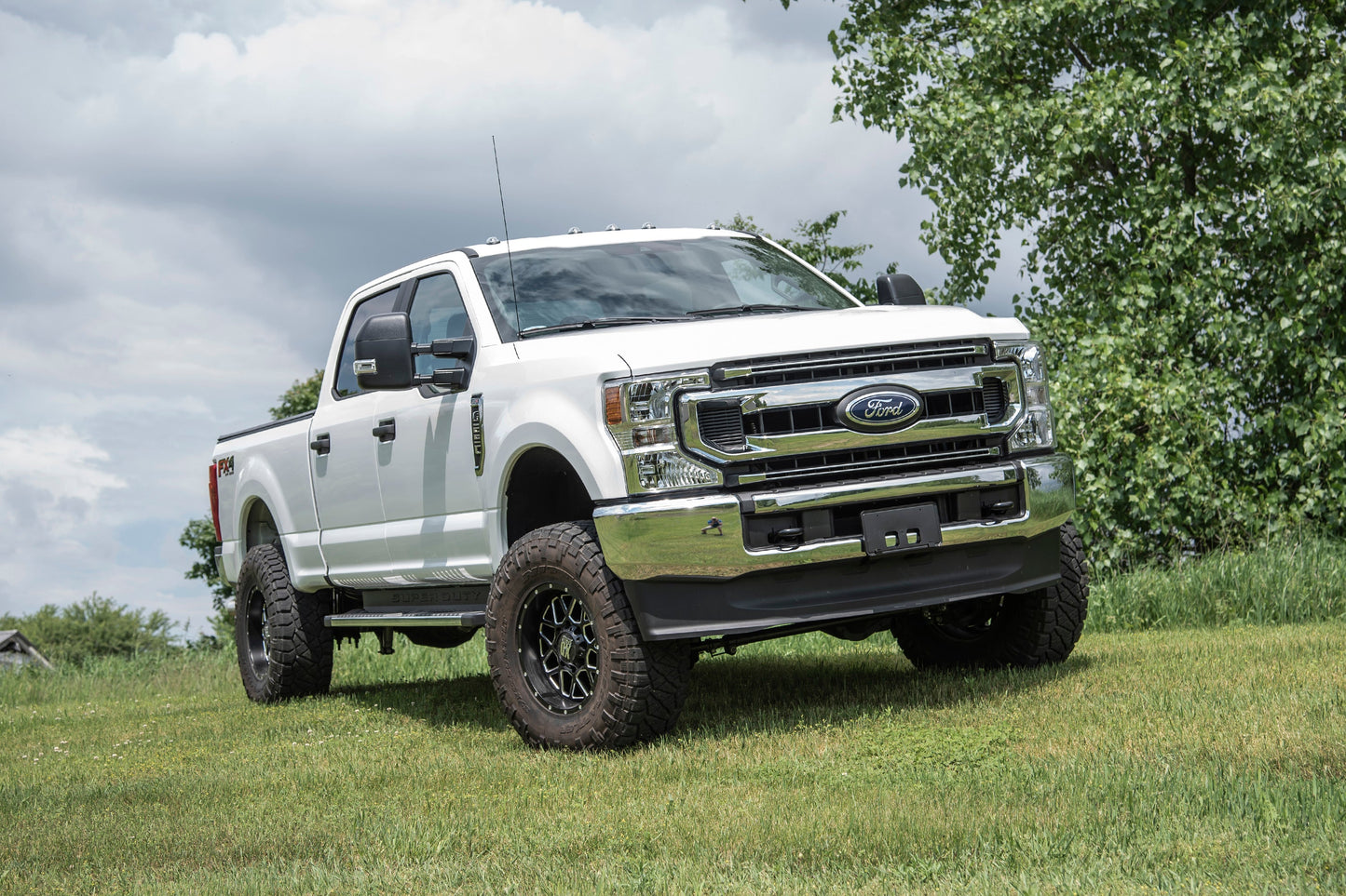 BDS Suspension BDS 5 Inch Lift Kit w/ Radius Arm on 2020 Ford F250 Super Duty 4WD Diesel with lifted suspension and off-road tires