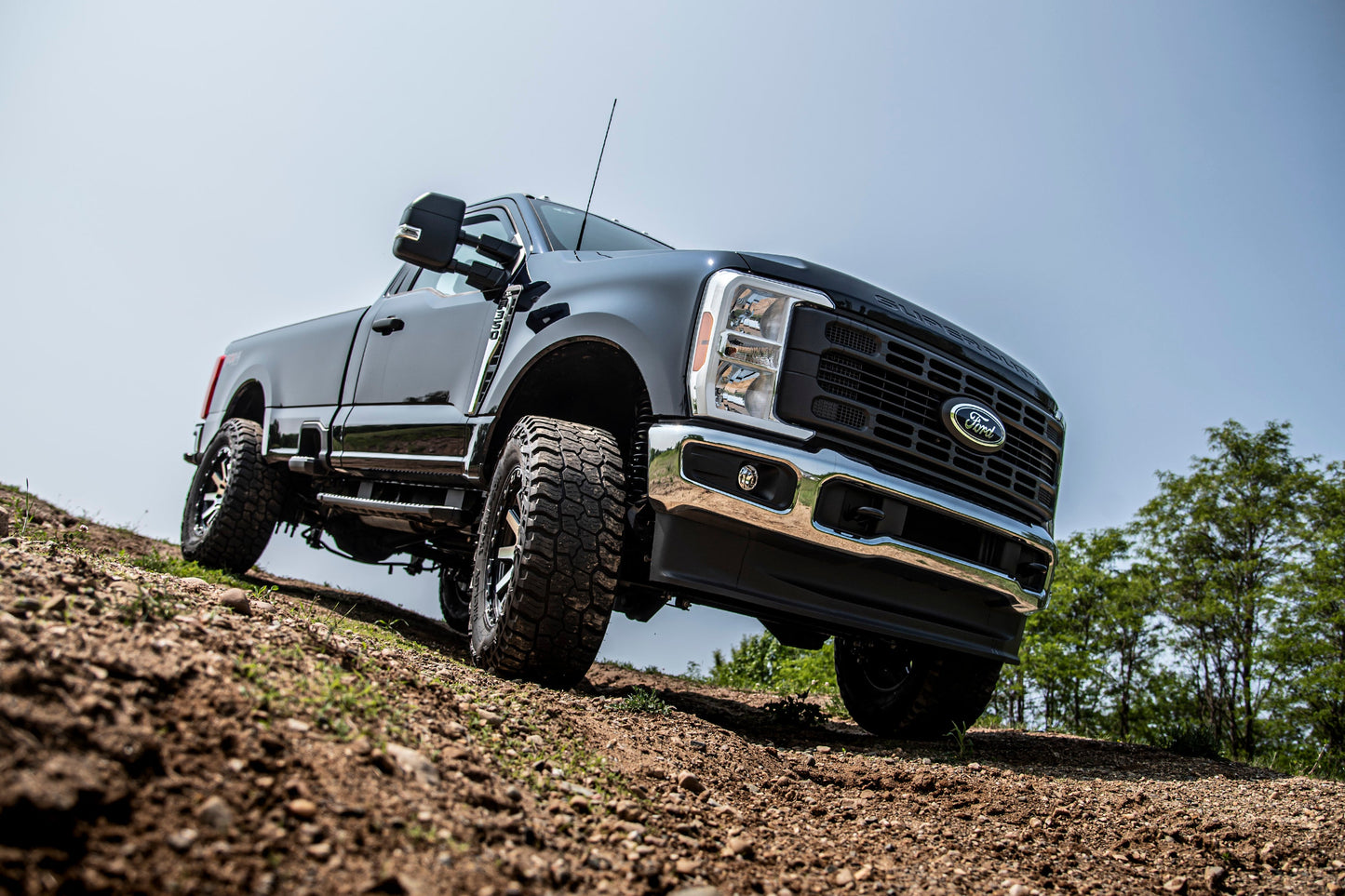 BDS 3 Inch Lift Kit w/ Radius Arm | Ford F250/F350 Super Duty (23-24) 4WD with lifted suspension and off-road tires