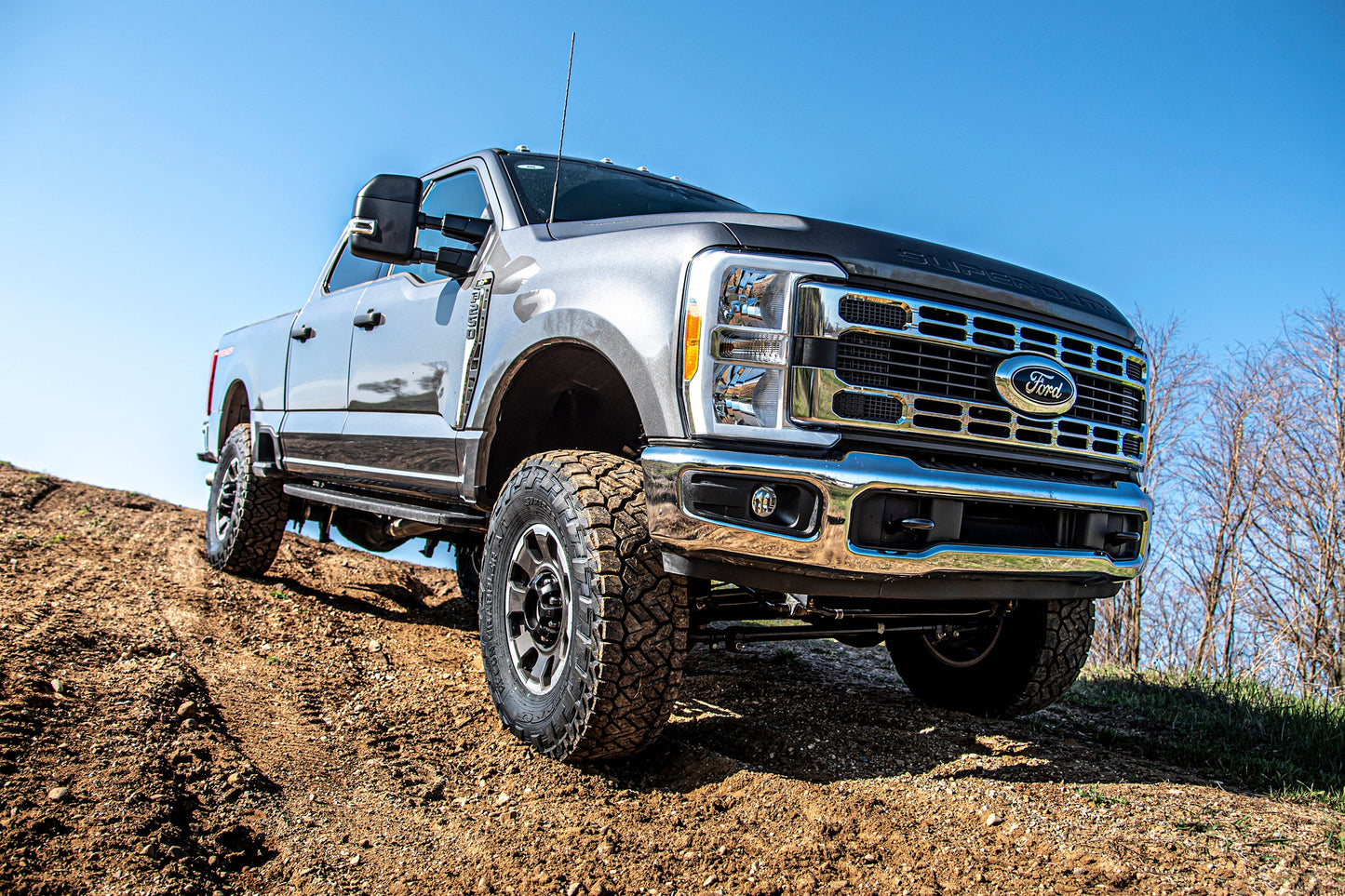 BDS 5 Inch Lift Kit w/ Radius Arm | Ford F250/F350 Super Duty (23-24) 4WD | Diesel with heavy-duty suspension and off-road tires