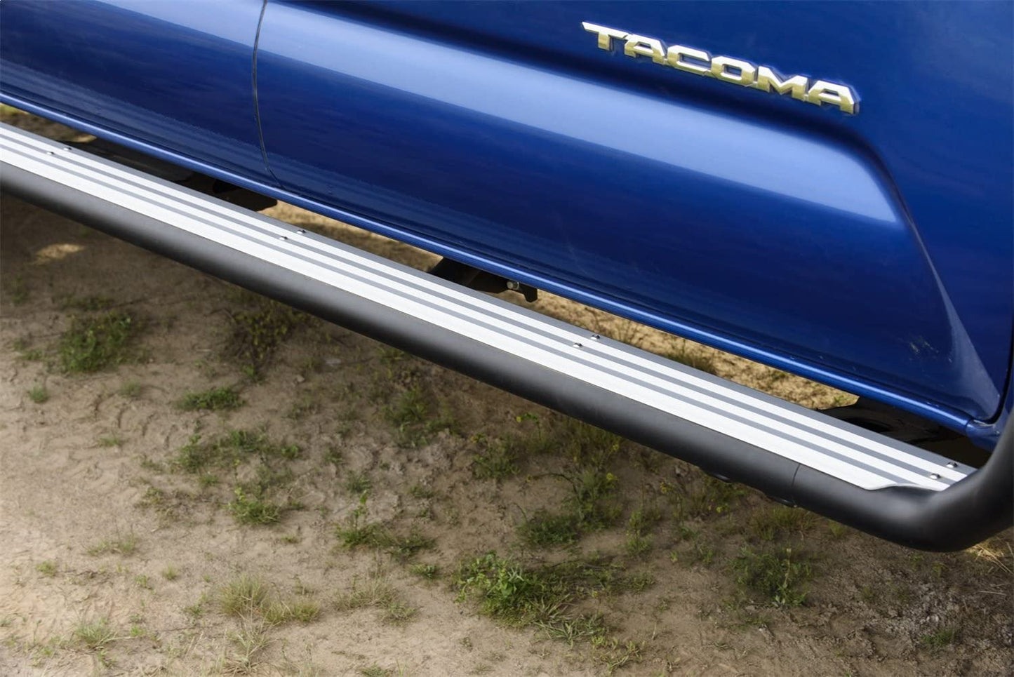 ARB Summit Side Step Bar Return 4423030 for Toyota Tacoma 2016 - 2022 with anodized aluminum tread and heavy-duty tubular steel frame