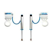 Load image into Gallery viewer, A pair of King Shocks Front 2.5 Piggy Hose Shocks for RAM 2500 14-ON (4WD) in blue and silver on a white background.
