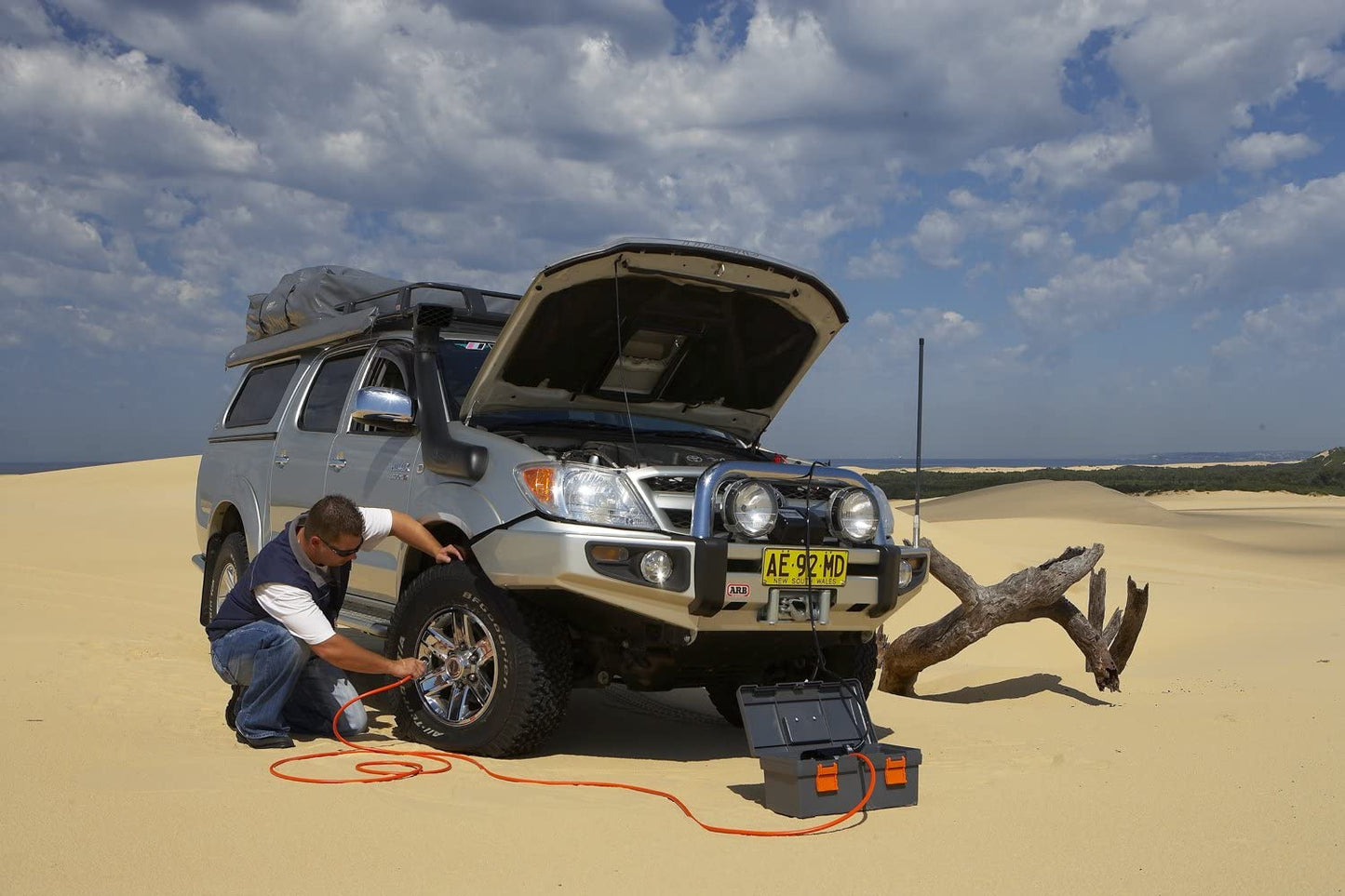 The lightweight ARB Toyota Land Cruiser effortlessly navigates the sandy terrain with its vehicle-mounted configurations, powered by the ARB Portable Air Compressor High Output Kit CKMP12.