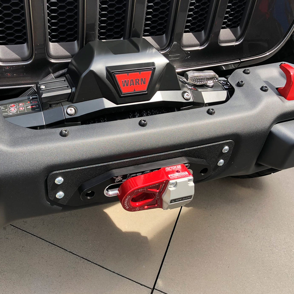 2020 Jeep Wrangler with Factor 55 Flat Splicer 3/8-1/2' in Red 00375-01 and synthetic winch rope.