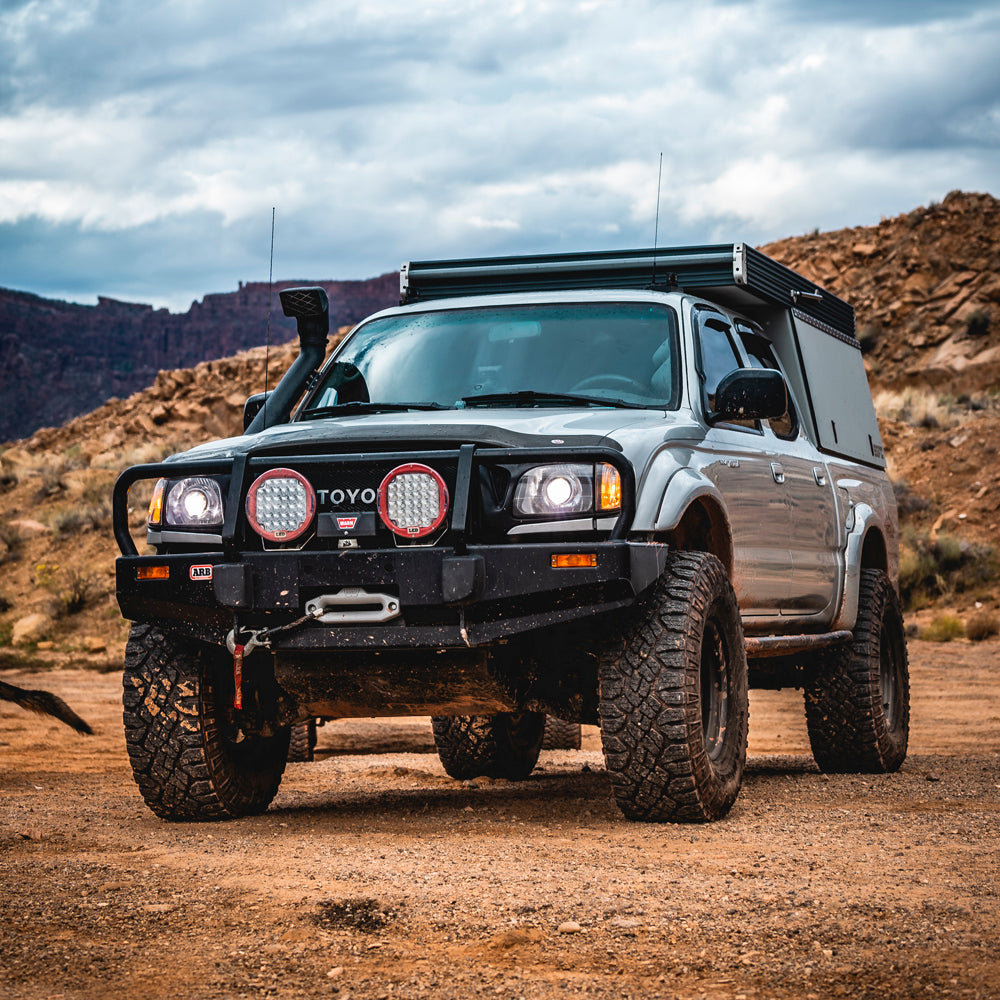A King Shocks Tacoma with exceptional off-road performance and damping characteristics, parked in the desert.